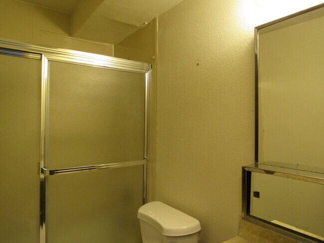 Building Photo - Affordable 2 Bedroom Apartment