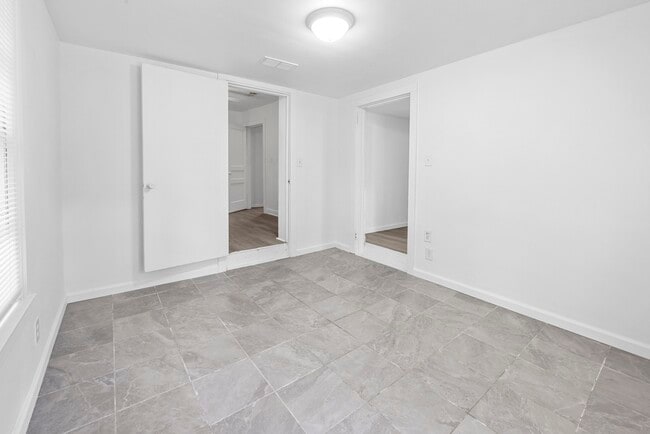 Building Photo - 324 Dixie St