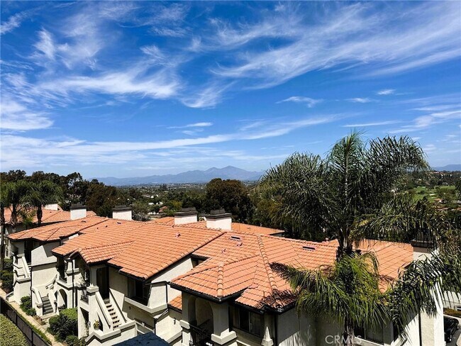 Building Photo - 30902 Club House Dr