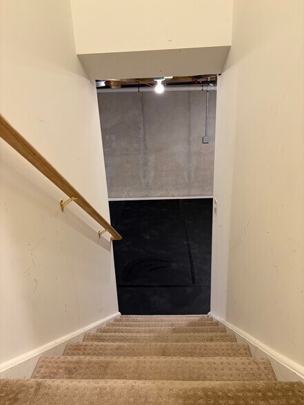 Building Photo - 906 Blue Meadow Dr