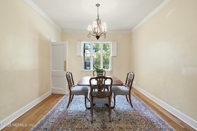 Building Photo - 3319 Pine St