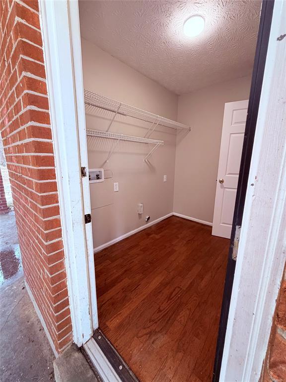 Building Photo - 11 Twin Oaks Ln