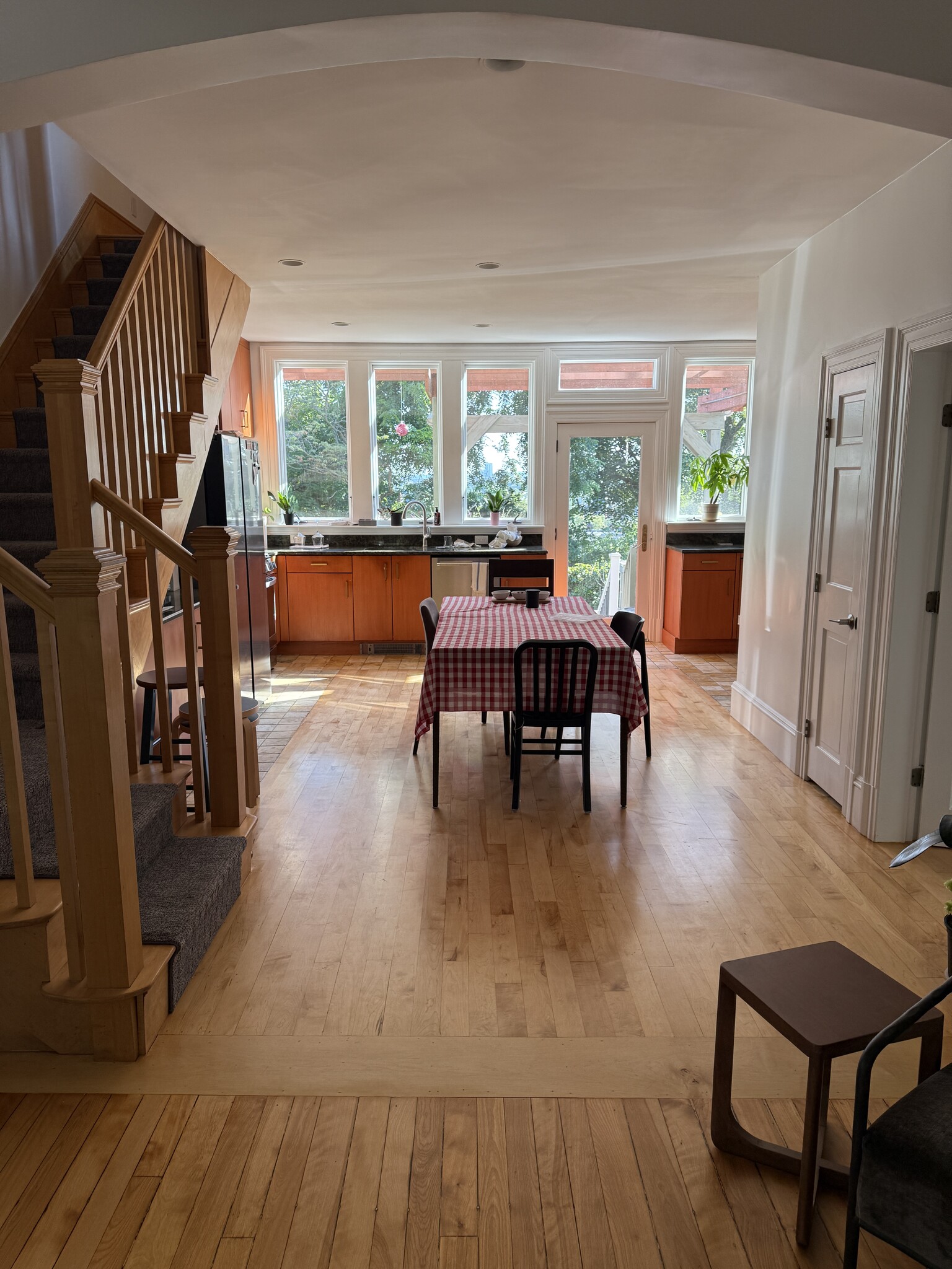 Building Photo - 96 Munroe St