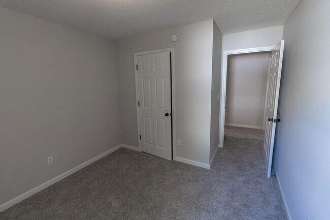 Building Photo - 1404 Jean Rae Dr