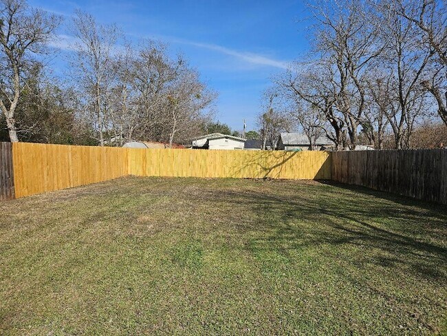 Building Photo - 105 Ila St