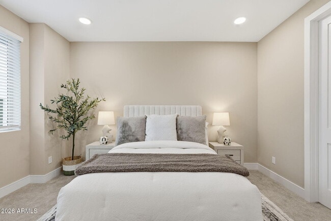 Building Photo - 850 N 8th Ave