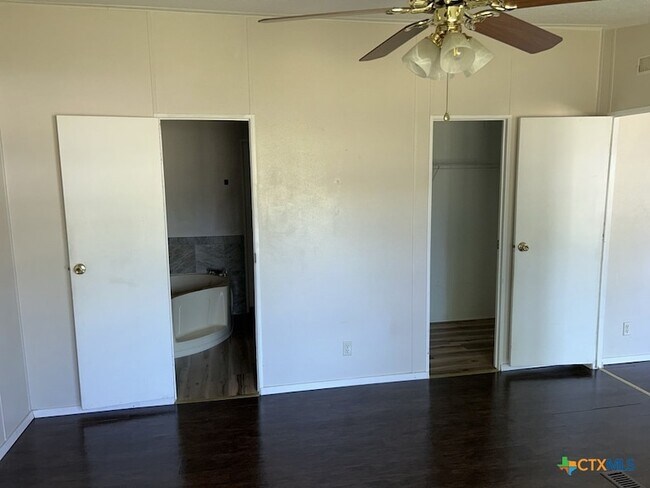 Building Photo - 5204 Tiffany Cir