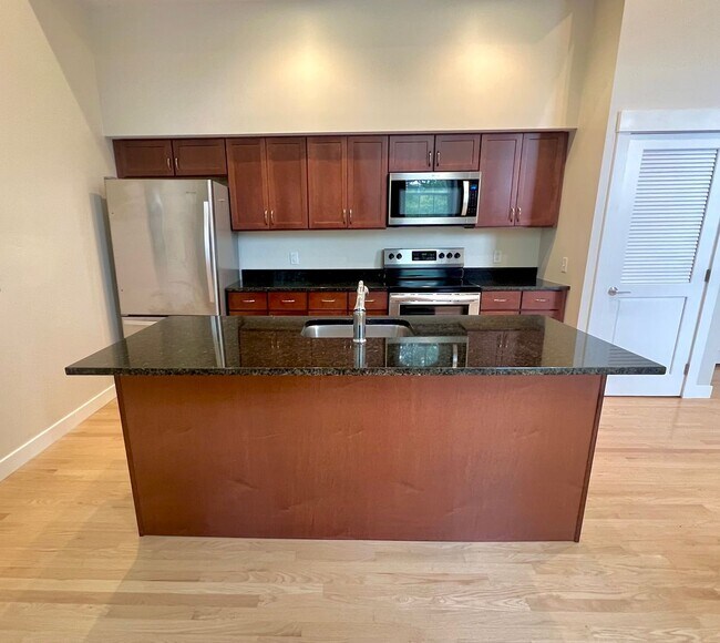 Building Photo - Putnam Block Hotel - One Bedroom Apartment, Available NOW - $1,950