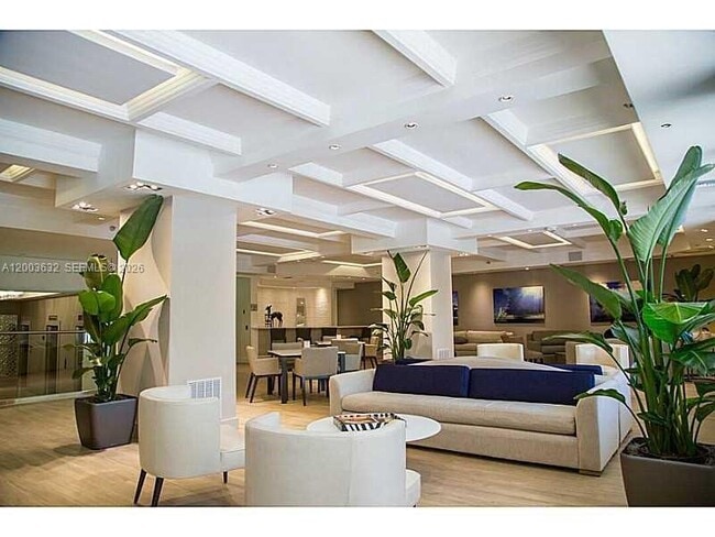 Building Photo - 100 Lincoln Rd