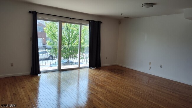 Building Photo - 540 15th Ave