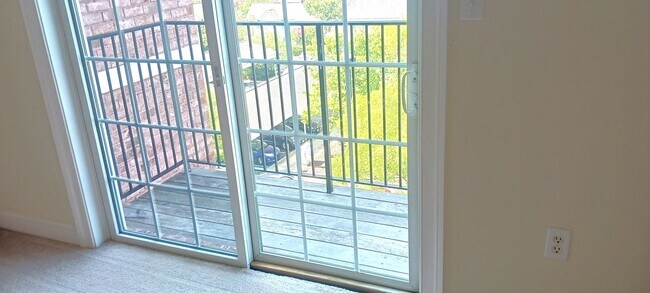 Building Photo - 2 bedroom/ 2 bathroom. Bennington on the Park