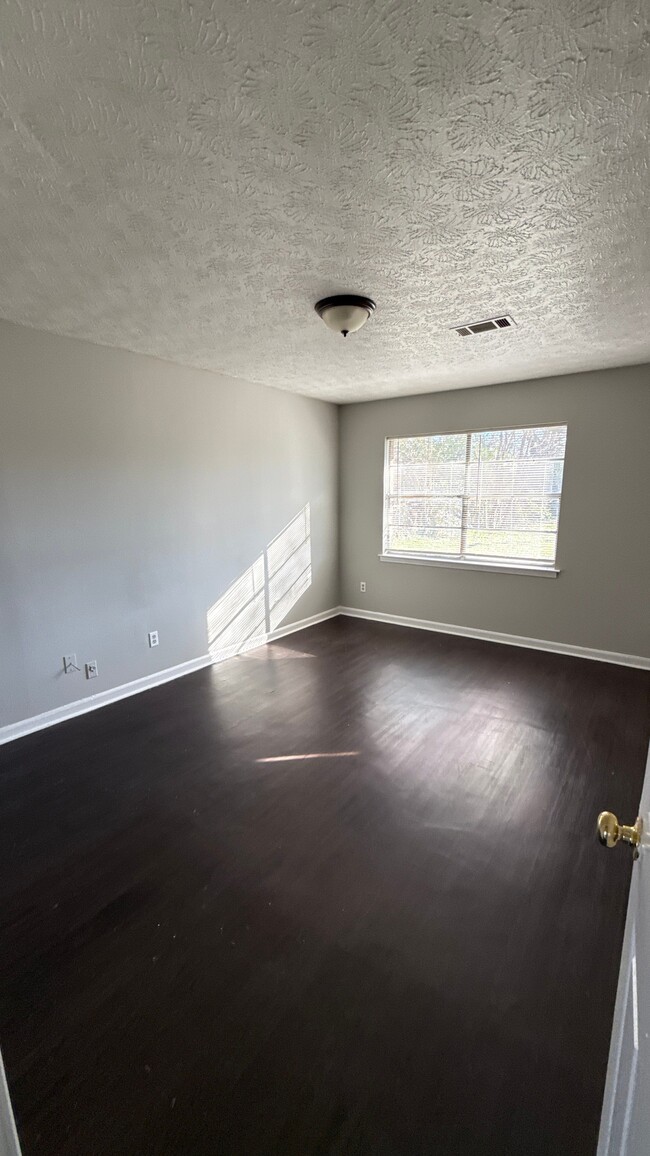 Building Photo - 3002 Dobbs Cir