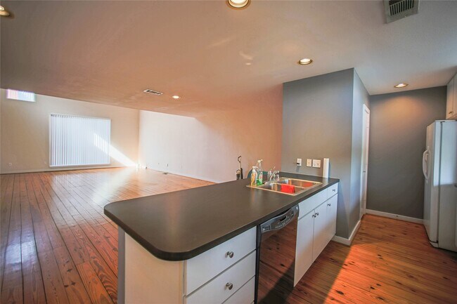 Building Photo - 6913 Yellowstone Way Dr