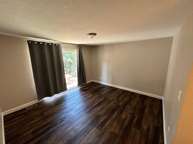 Building Photo - 14815 SW 141st Ave