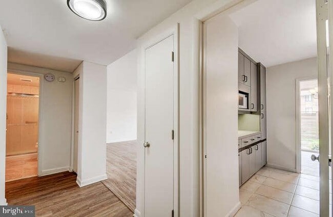 Building Photo - 5 Cross Keys Rd