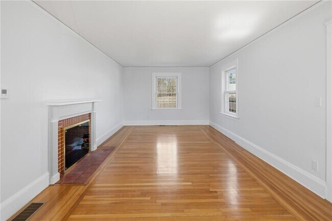 Building Photo - 21 Earlham Way