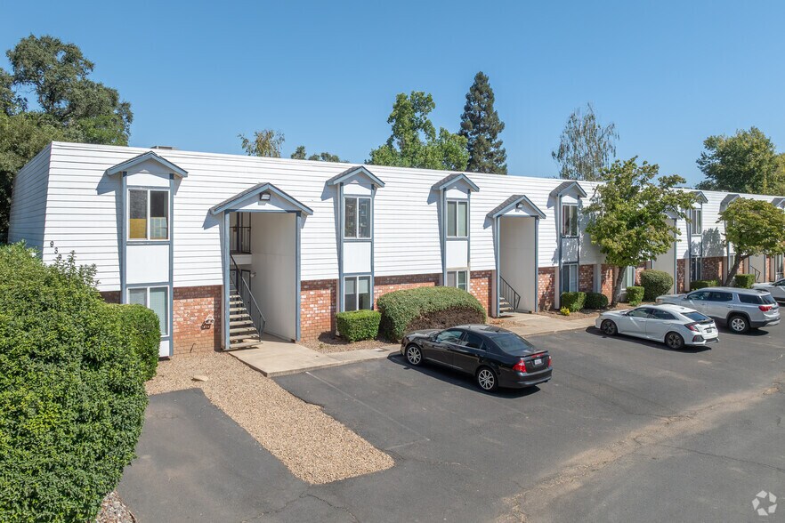 Primary Photo - Compass Point Apartments