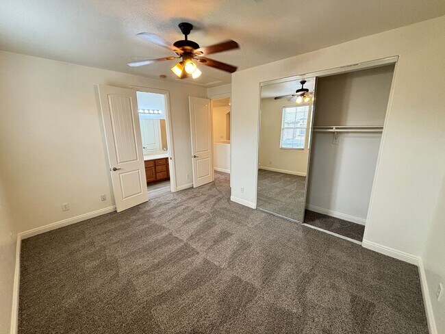 Building Photo - 10735 Knickerbocker Ave