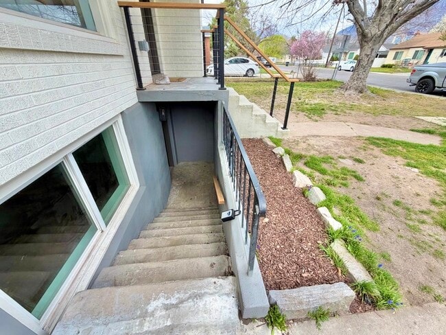 Building Photo - 651 N 800 W St