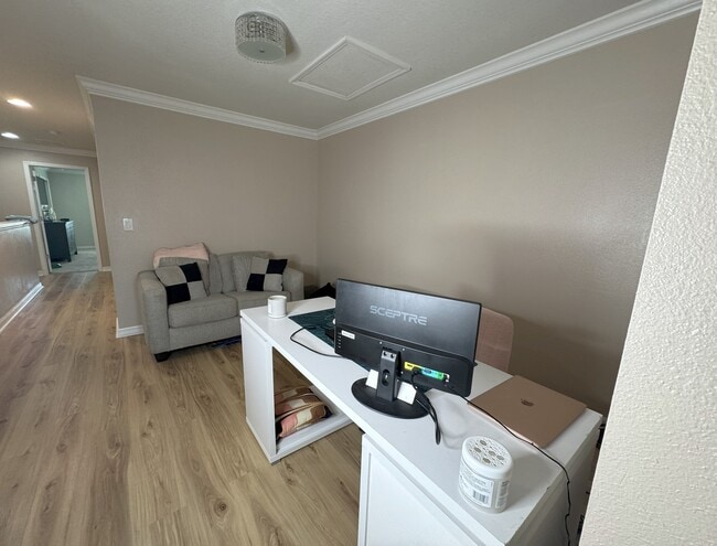 Building Photo - Hillcroft Drive