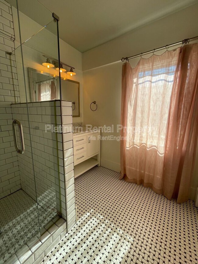 Building Photo - 301 Fletcher St SW