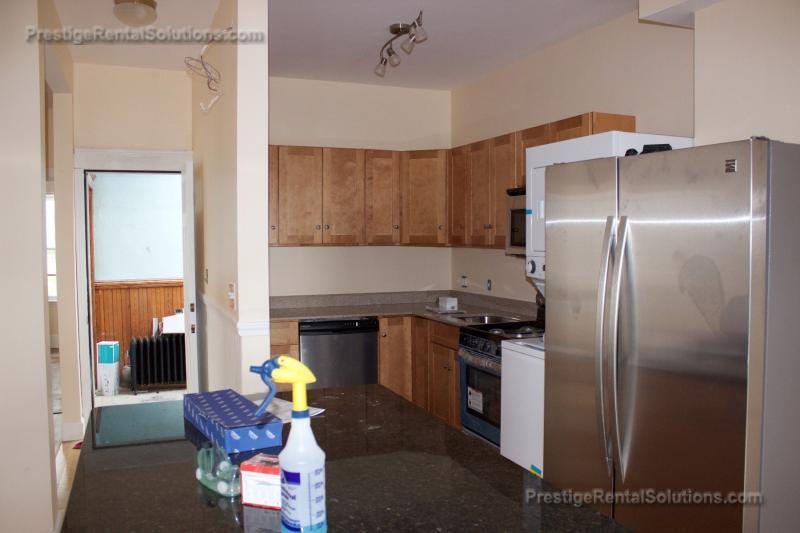 Building Photo - 120 Gladstone St