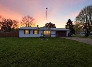 Building Photo - 3 Bedroom House