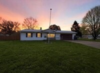 Building Photo - 3 Bedroom House