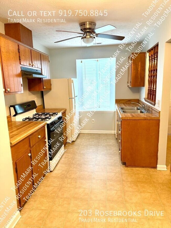 Building Photo - 203 Rosebrooks Dr