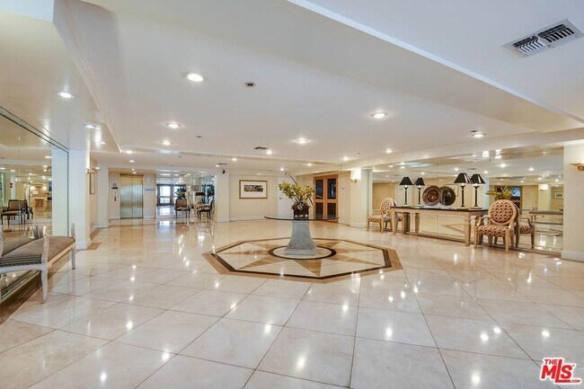 Building Photo - 441 N Oakhurst Dr
