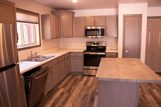 Building Photo - Brand New Southside Townhomes!