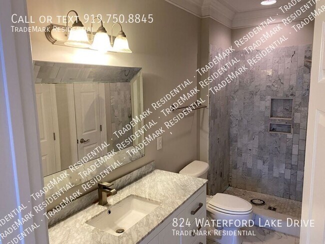 Building Photo - 824 Waterford Lake Dr