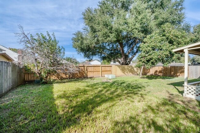 Building Photo - 4330 Heathfield Dr