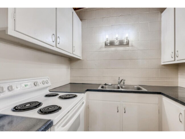 Building Photo - Lovely 2 bedroom apartment near downtown L...