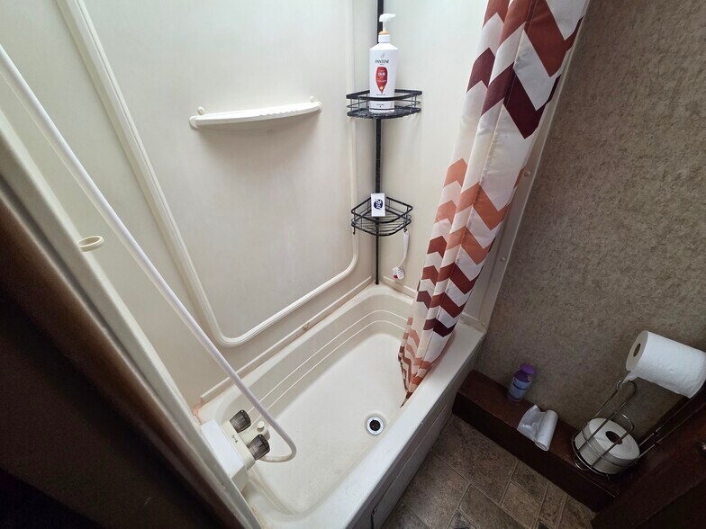 Building Photo - 19188 Glendale Ave