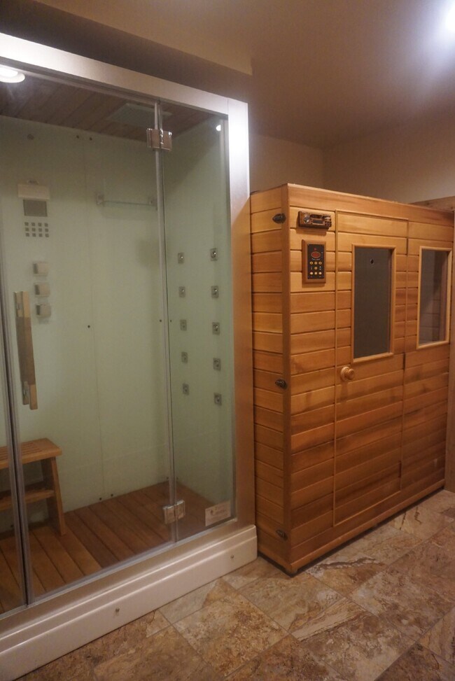 Building Photo - Great House off Brook Forest!