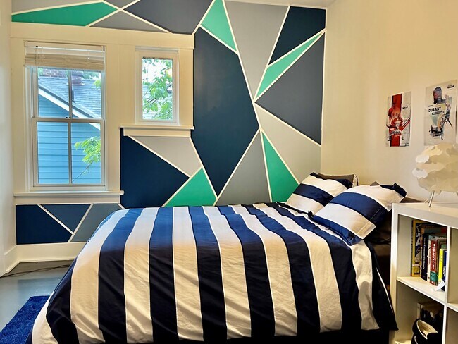 Building Photo - 3029 19th Ave S