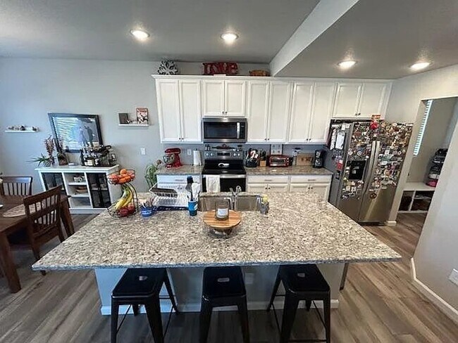 Building Photo - 3 Bed | 2.5 Bath | A/C | Fenced Yard | Near Military Bases