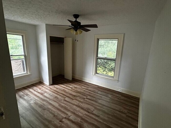 Building Photo - Updated 2-3 bed HOUSE in Fort Thomas