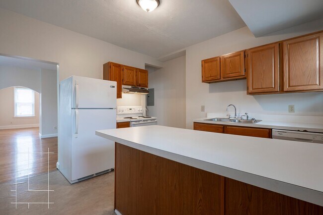 Building Photo - Single Family Home Available Now!