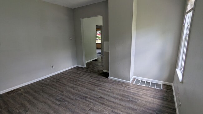 Building Photo - 498 Gage St