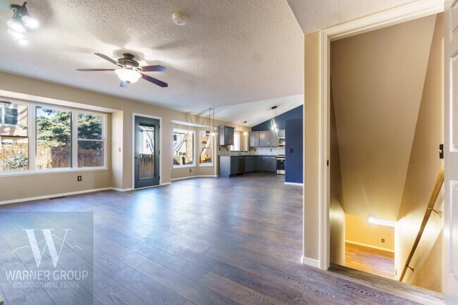 Building Photo - 3750 Oneida Ln