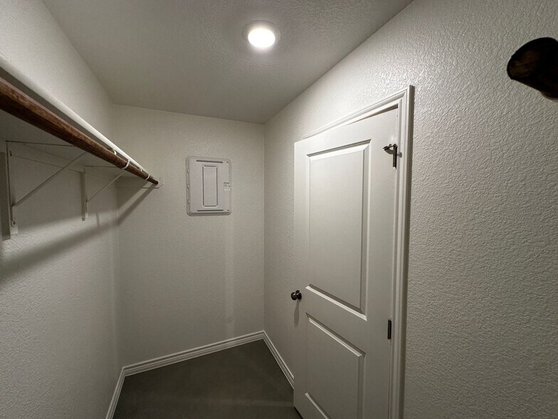 Building Photo - 1273 Lehmann Dr