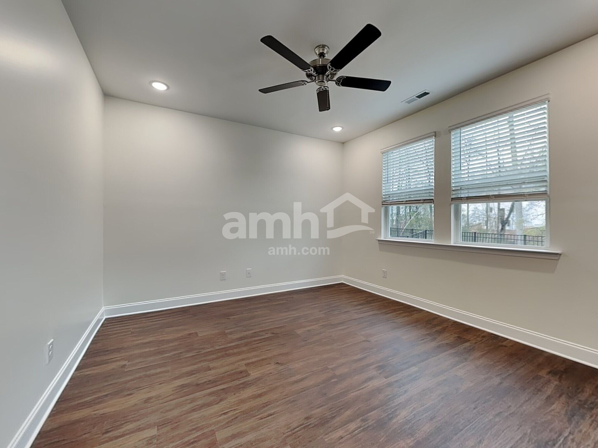 Building Photo - 15721 Thomas Rd