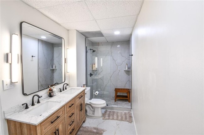 Building Photo - 1865 Oak Tree Hollow