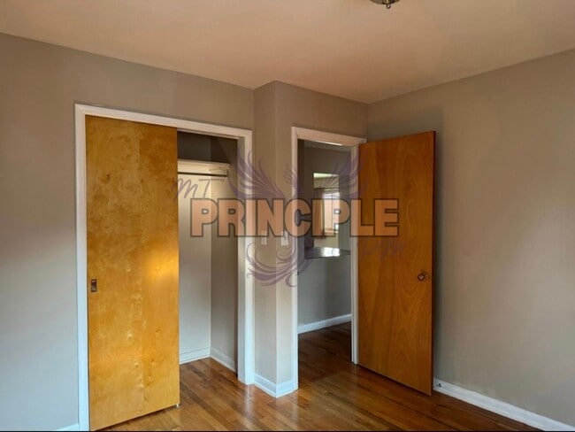 Building Photo - Updated 3 Bedroom House in a Family Friendly Neighborhood