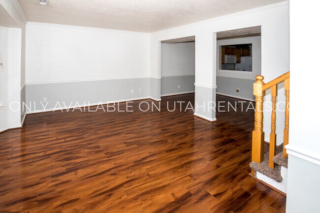 Building Photo - 1057 S 810 E