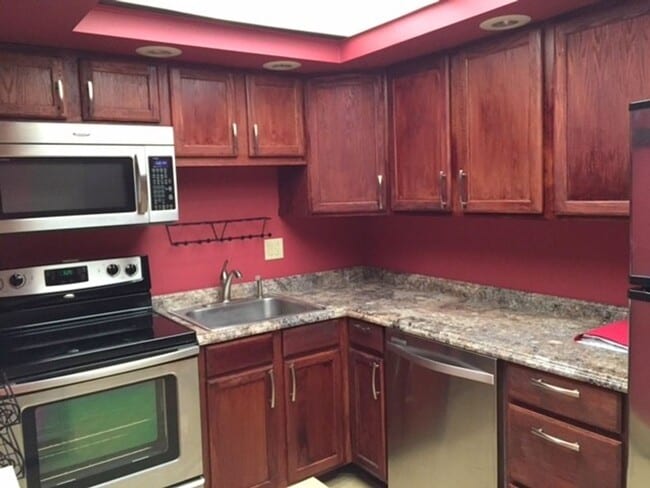 Building Photo - Amite condo available August!