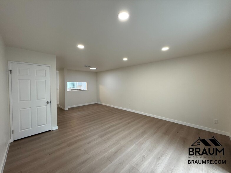 Building Photo - 14257 Friar St
