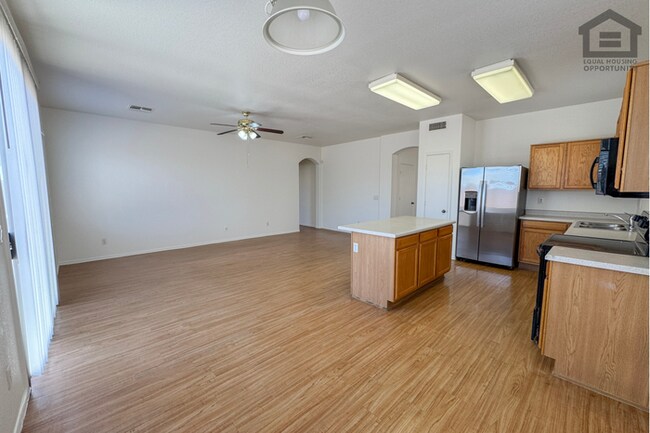 Building Photo - 4Bed/2Bath House in El Mirage! Ready for Immediate Move-In!